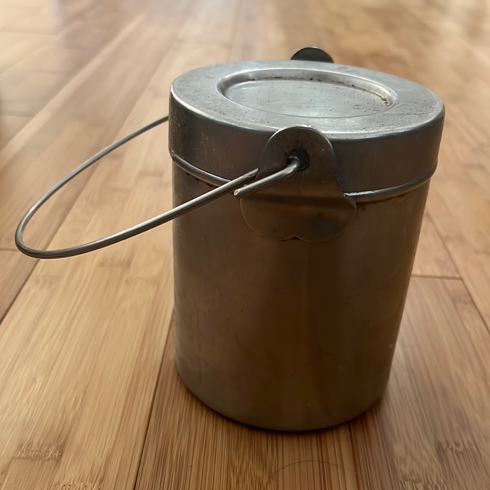 Storage container